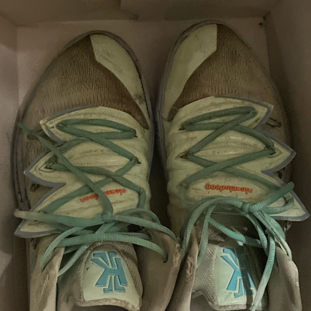 Size 11 - Nike Kyrie 5 x SpongeBob SquarePants Squidward 2019 Worn with Box